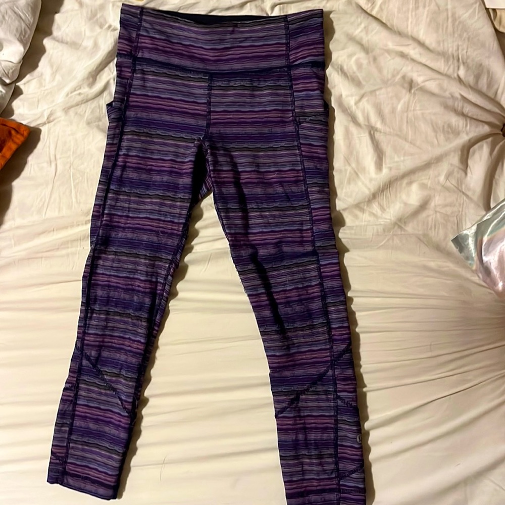 LuluLemon cropped leggings size 4, good condition